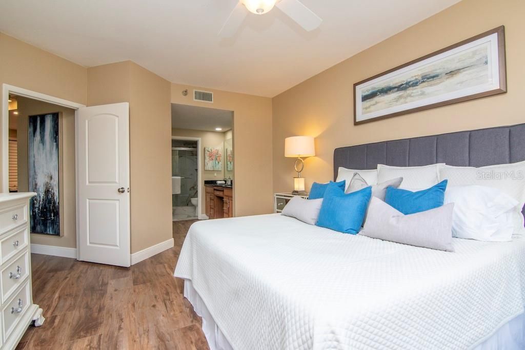 For Sale: $649,500 (3 beds, 2 baths, 1368 Square Feet)