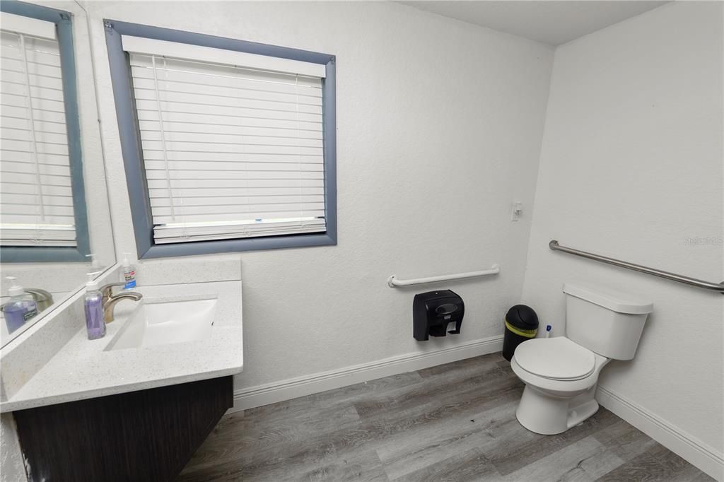 待售: $255,000 (0 贝兹, 0 浴室, 2400 平方英尺)