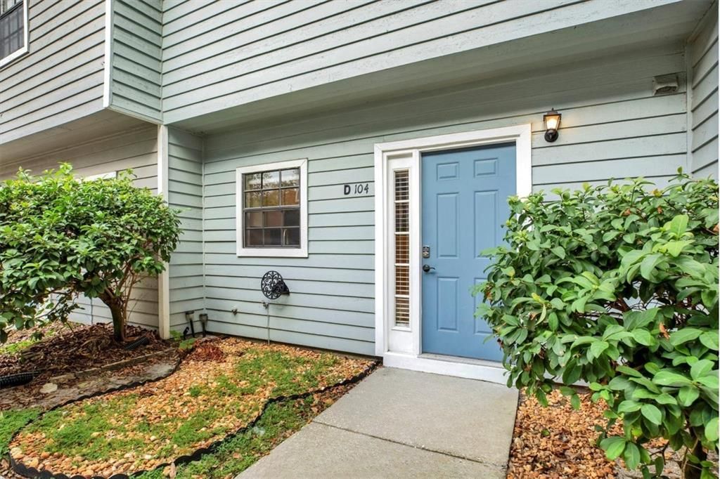 For Sale: $225,000 (2 beds, 2 baths, 1206 Square Feet)