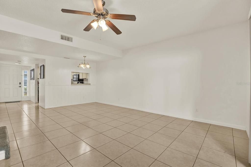 For Sale: $225,000 (2 beds, 2 baths, 1206 Square Feet)