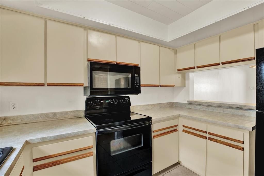 For Sale: $225,000 (2 beds, 2 baths, 1206 Square Feet)