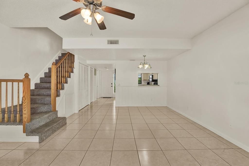 For Sale: $225,000 (2 beds, 2 baths, 1206 Square Feet)