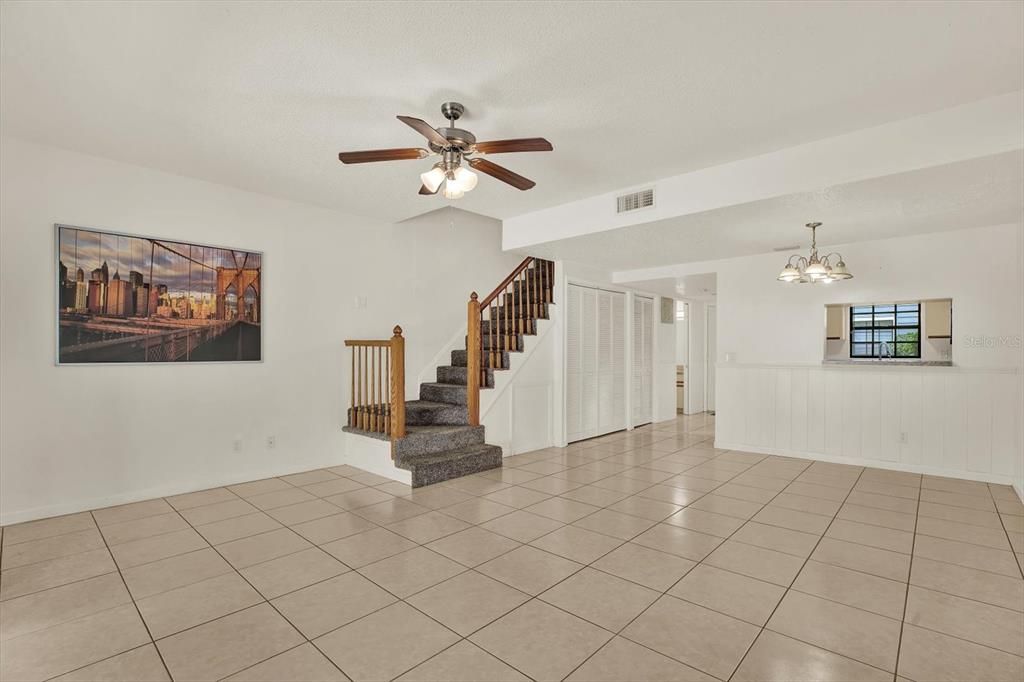 For Sale: $225,000 (2 beds, 2 baths, 1206 Square Feet)