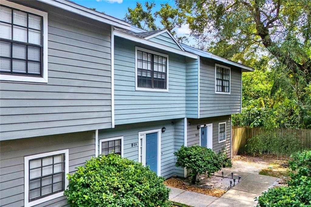 For Sale: $225,000 (2 beds, 2 baths, 1206 Square Feet)