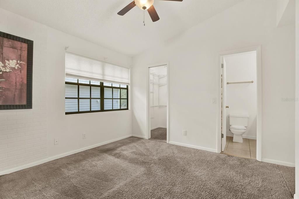 For Sale: $225,000 (2 beds, 2 baths, 1206 Square Feet)