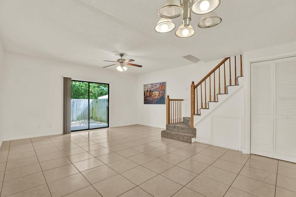 For Sale: $225,000 (2 beds, 2 baths, 1206 Square Feet)