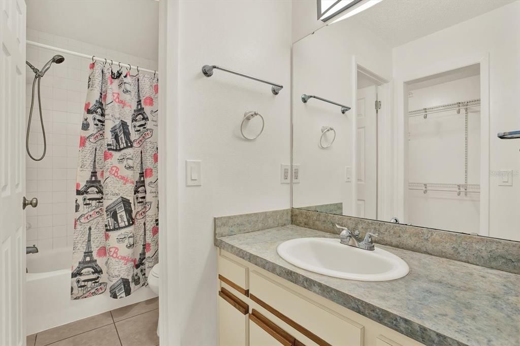 For Sale: $225,000 (2 beds, 2 baths, 1206 Square Feet)