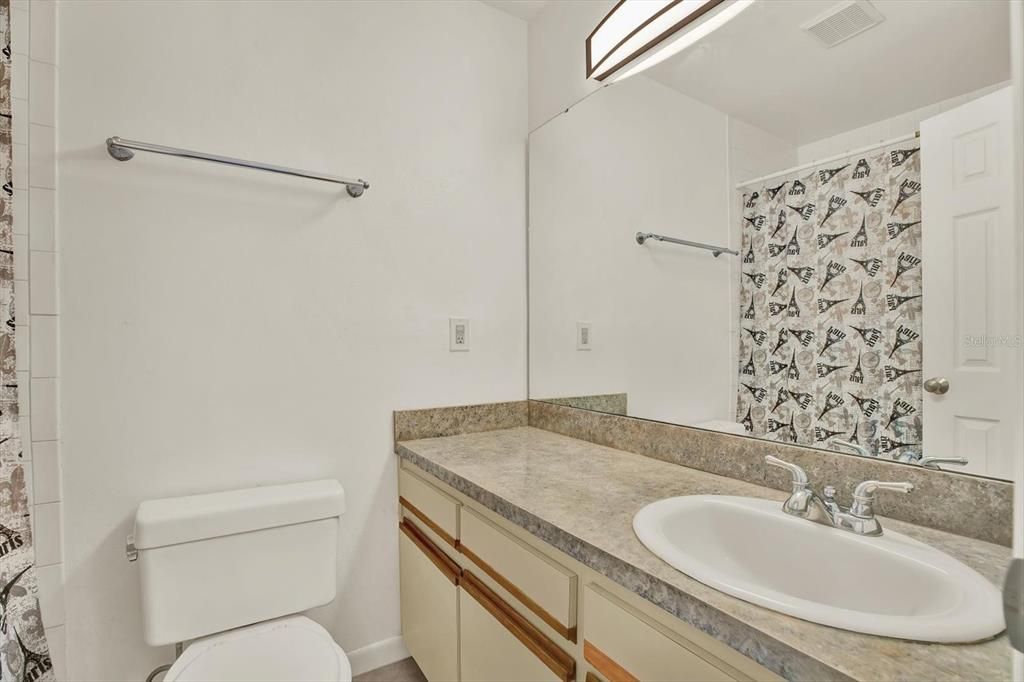 For Sale: $225,000 (2 beds, 2 baths, 1206 Square Feet)