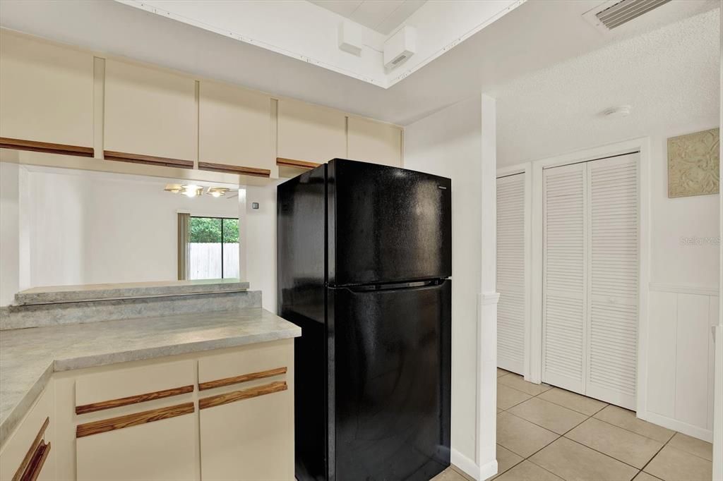 For Sale: $225,000 (2 beds, 2 baths, 1206 Square Feet)