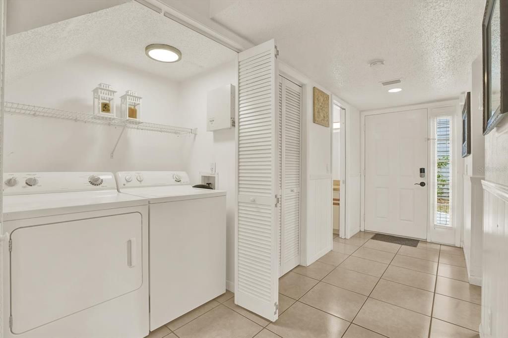 For Sale: $225,000 (2 beds, 2 baths, 1206 Square Feet)