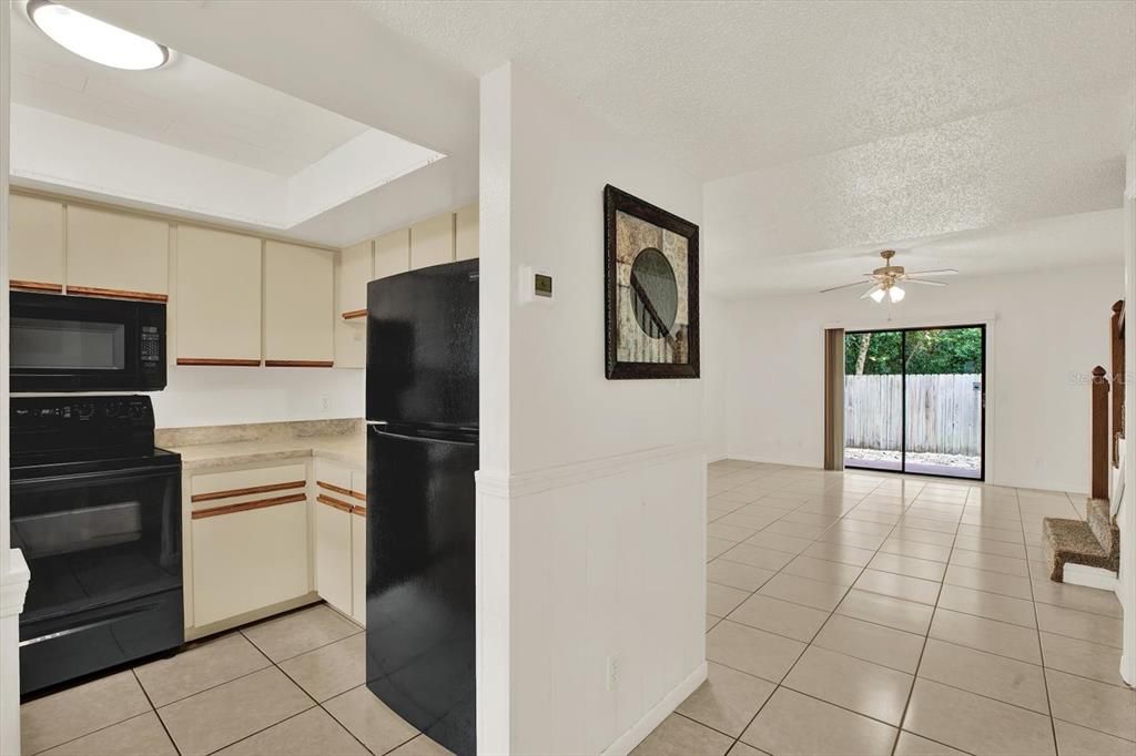 For Sale: $225,000 (2 beds, 2 baths, 1206 Square Feet)