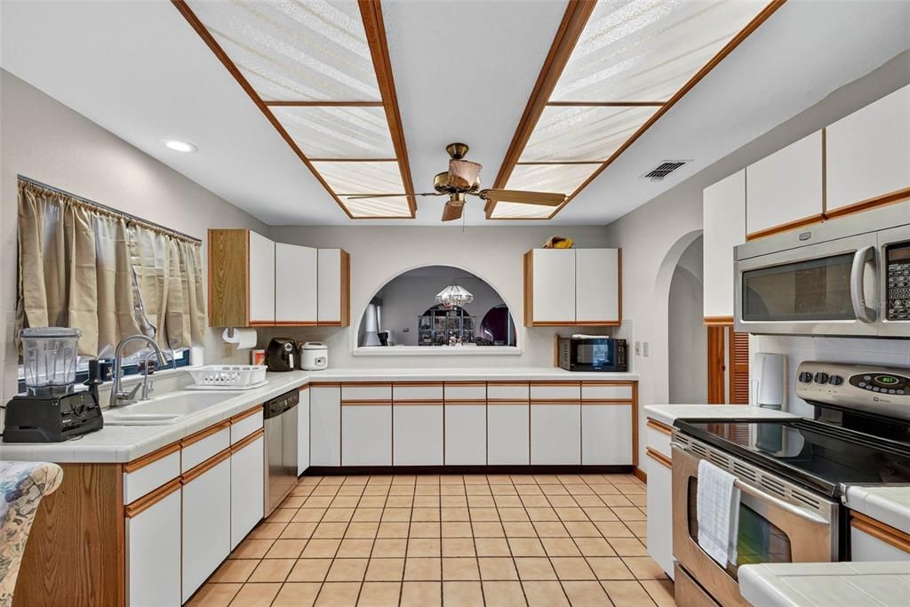 For Sale: $290,000 (3 beds, 2 baths, 2124 Square Feet)