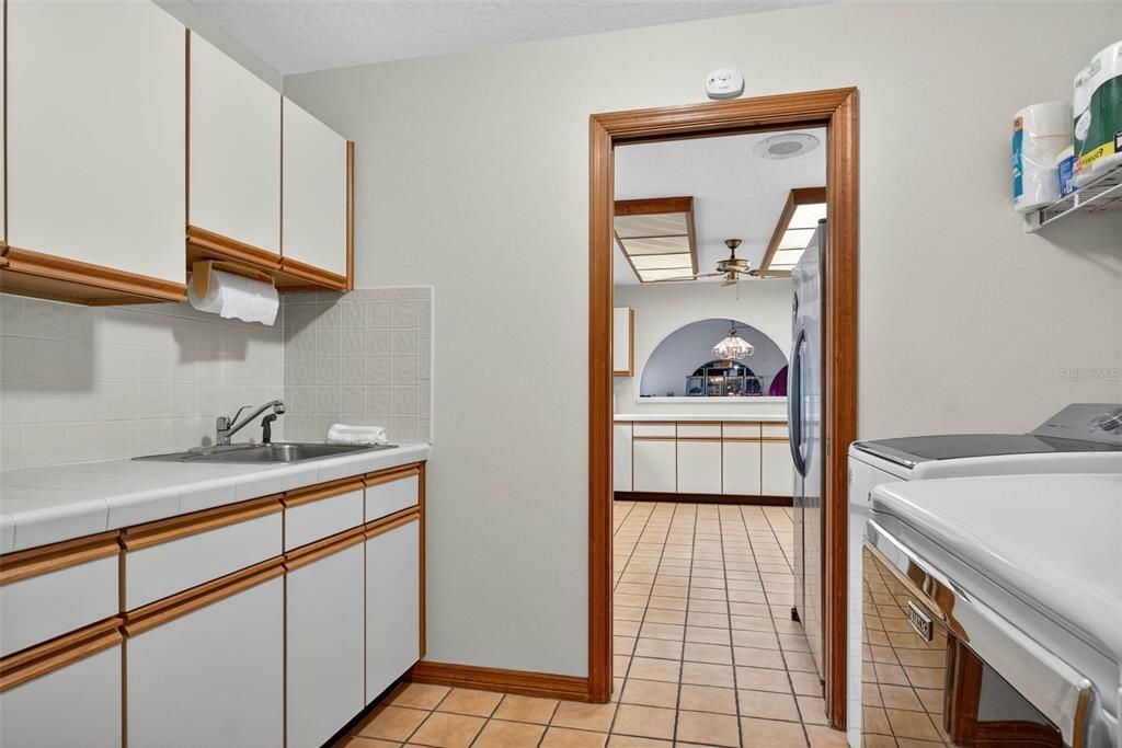 For Sale: $290,000 (3 beds, 2 baths, 2124 Square Feet)