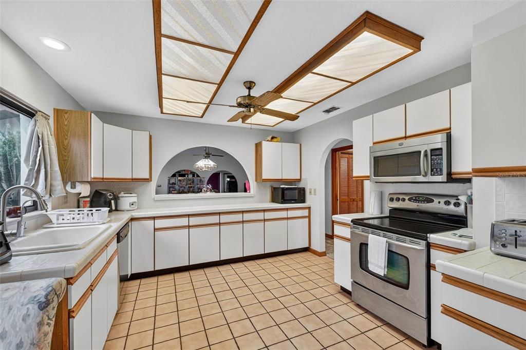 For Sale: $290,000 (3 beds, 2 baths, 2124 Square Feet)