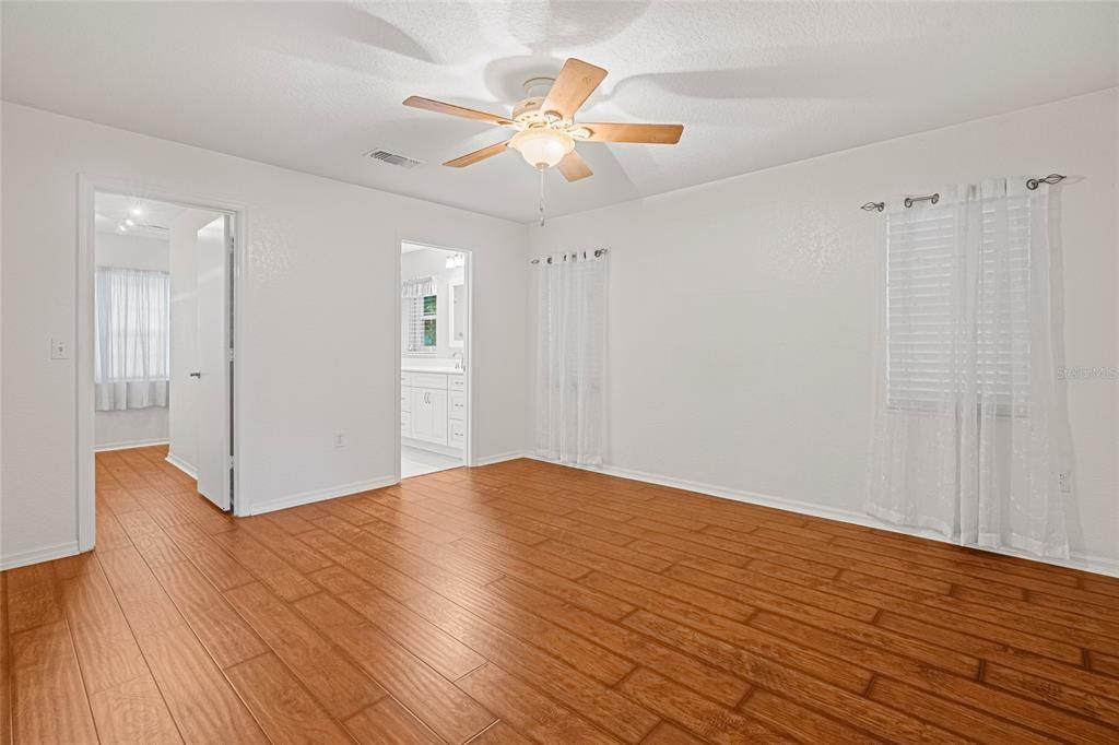 Active With Contract: $249,900 (2 beds, 2 baths, 1583 Square Feet)