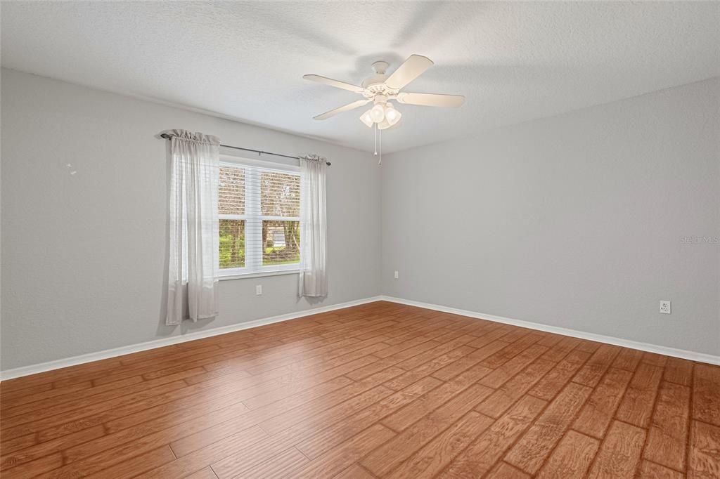 Active With Contract: $249,900 (2 beds, 2 baths, 1583 Square Feet)