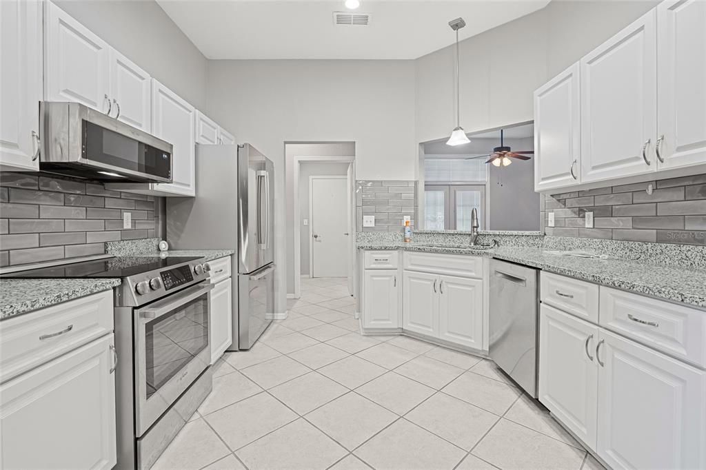 Active With Contract: $249,900 (2 beds, 2 baths, 1583 Square Feet)