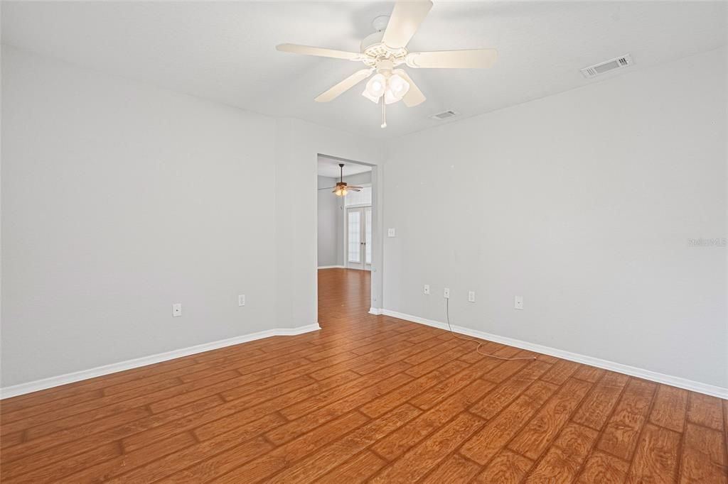 Active With Contract: $249,900 (2 beds, 2 baths, 1583 Square Feet)