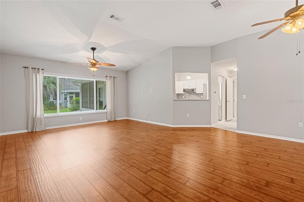 Active With Contract: $249,900 (2 beds, 2 baths, 1583 Square Feet)