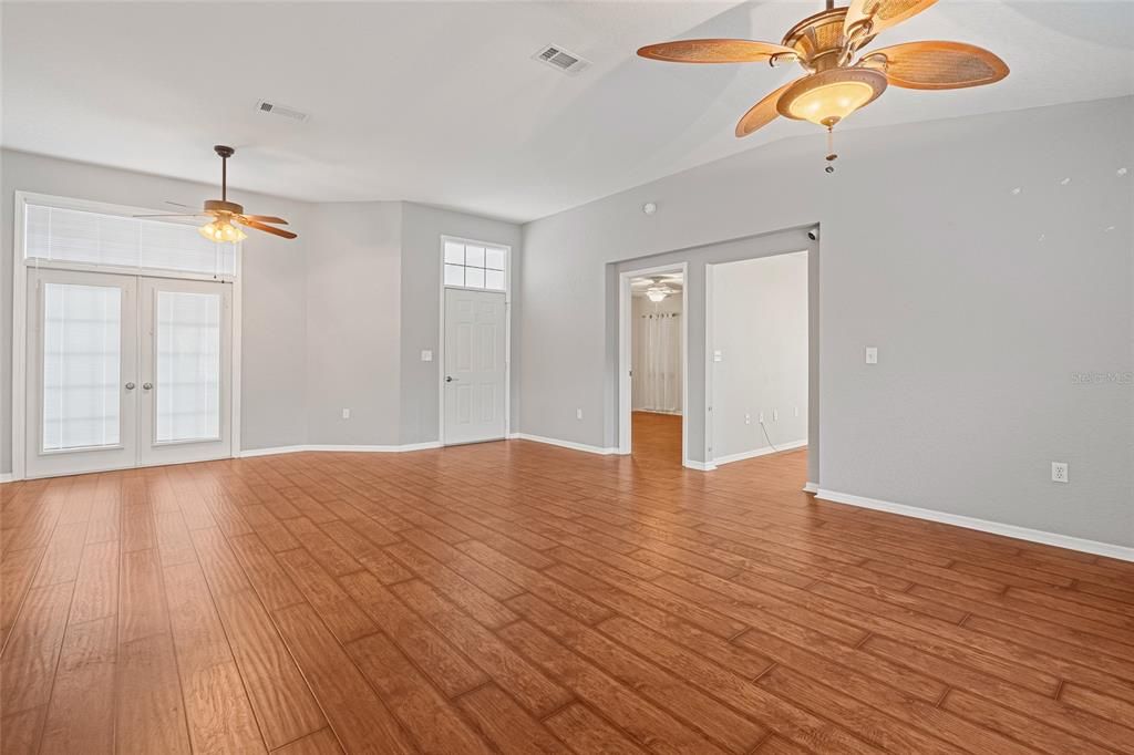 Active With Contract: $249,900 (2 beds, 2 baths, 1583 Square Feet)