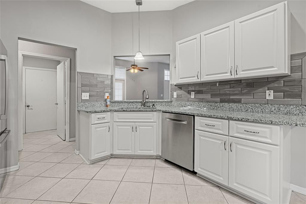 Active With Contract: $249,900 (2 beds, 2 baths, 1583 Square Feet)