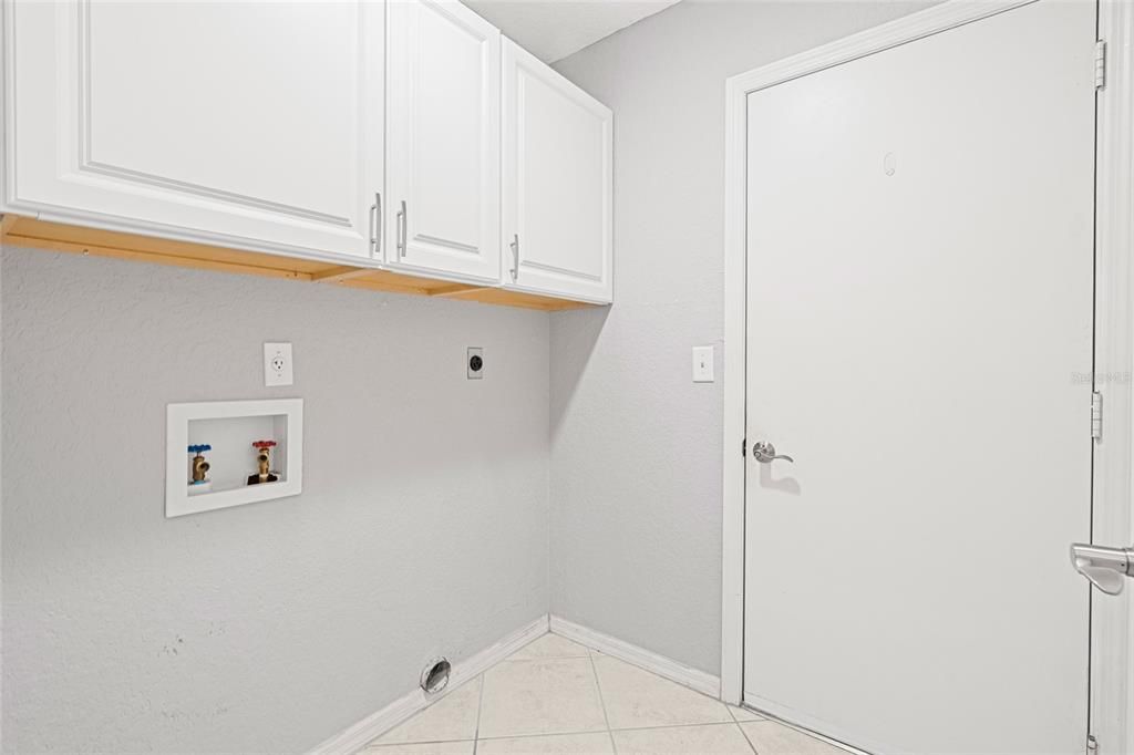 Active With Contract: $249,900 (2 beds, 2 baths, 1583 Square Feet)