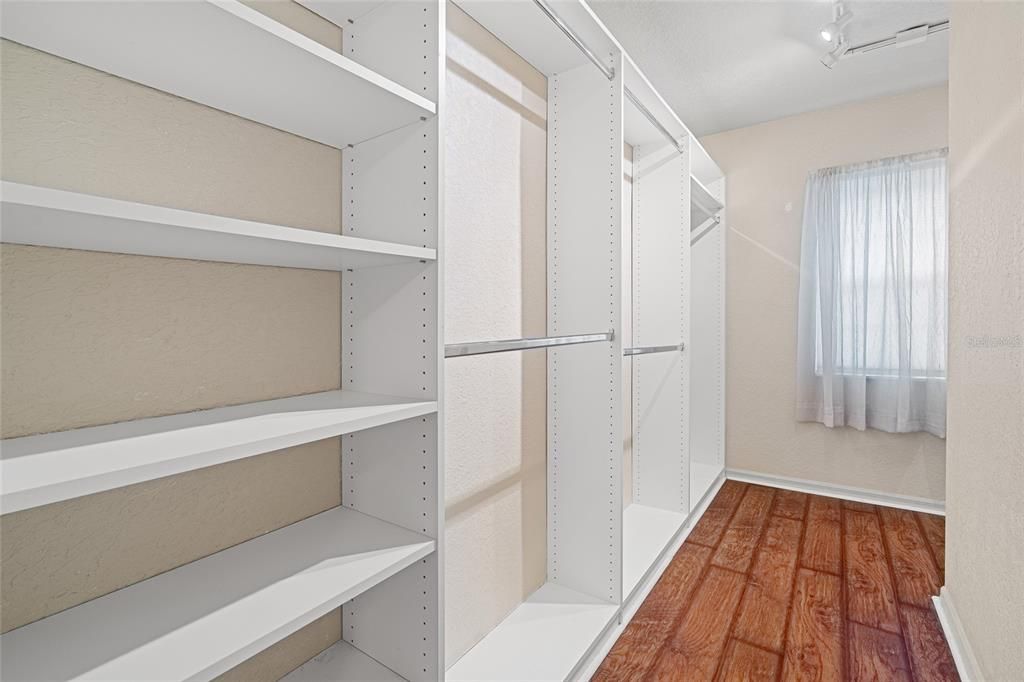 Active With Contract: $249,900 (2 beds, 2 baths, 1583 Square Feet)