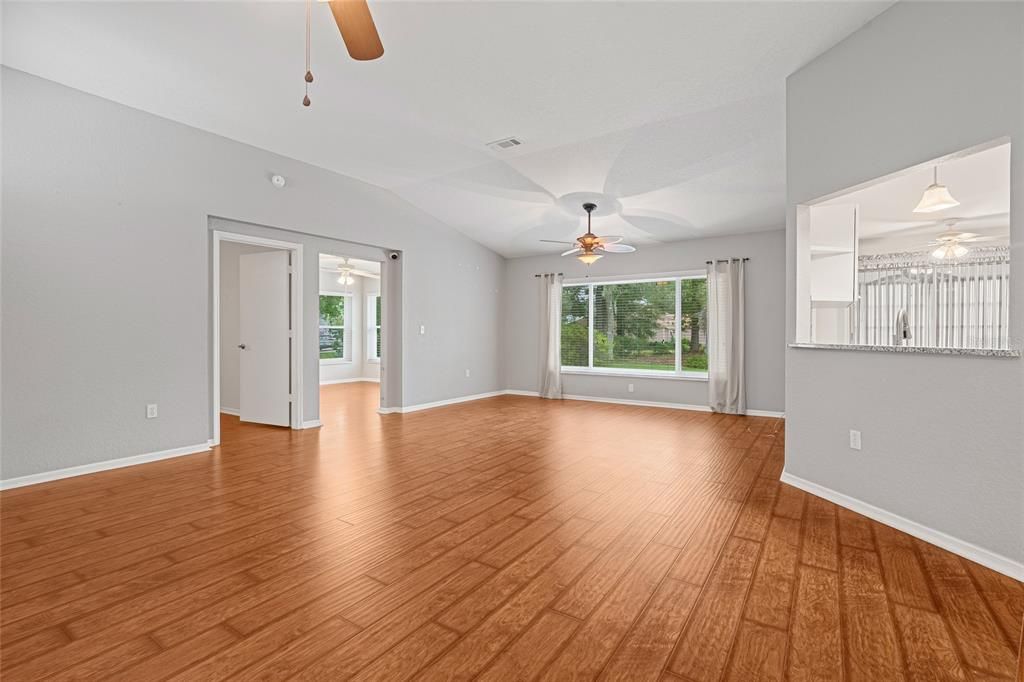 Active With Contract: $249,900 (2 beds, 2 baths, 1583 Square Feet)