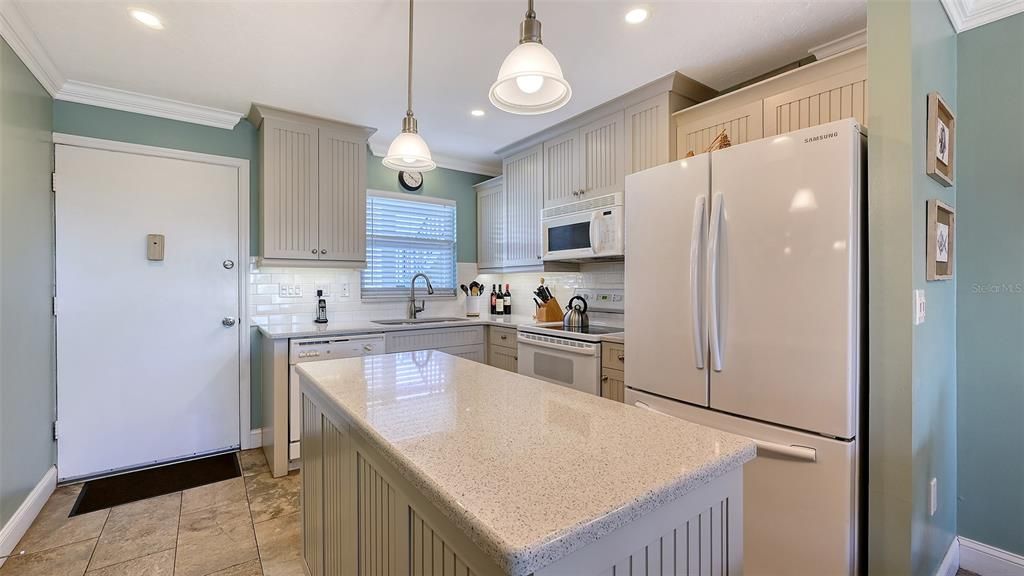 待售: $674,900 (2 贝兹, 1 浴室, 753 平方英尺)