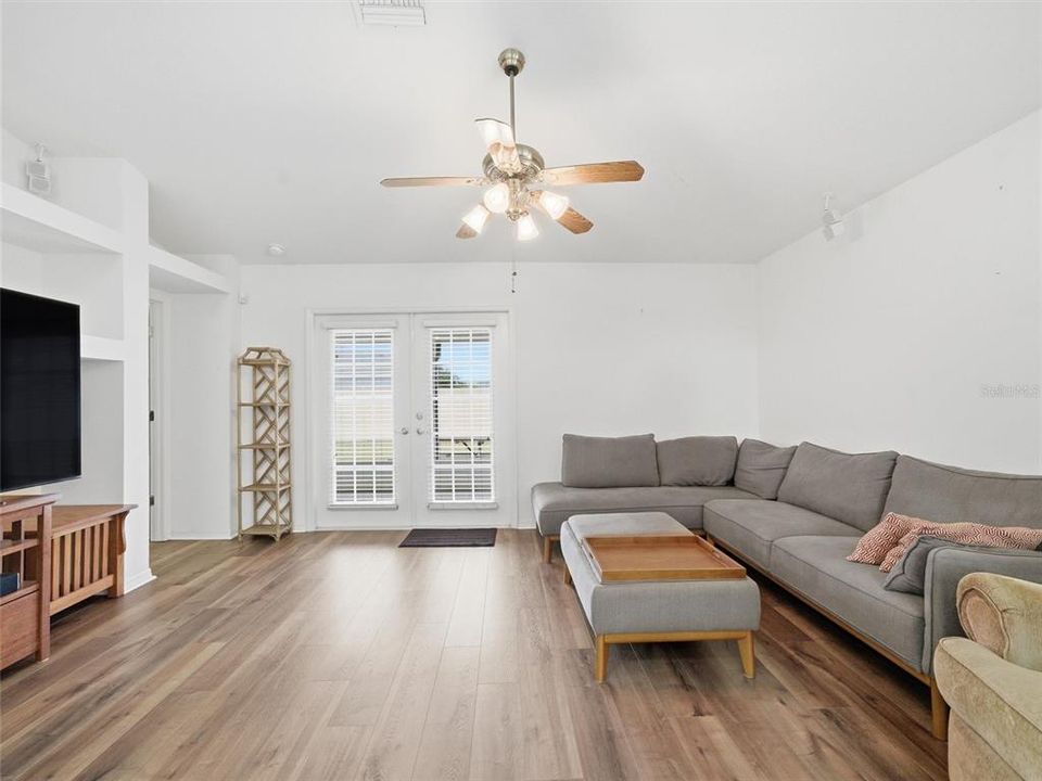 待售: $375,000 (3 贝兹, 2 浴室, 1866 平方英尺)