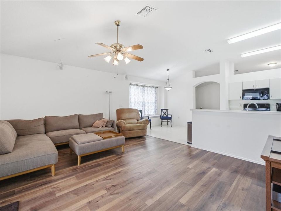 待售: $375,000 (3 贝兹, 2 浴室, 1866 平方英尺)