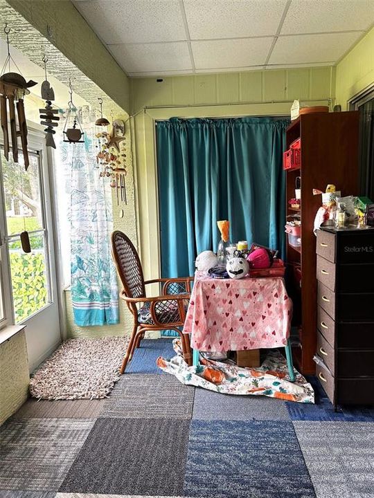 待售: $230,000 (2 贝兹, 2 浴室, 1325 平方英尺)