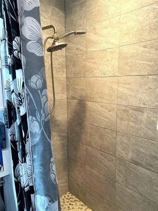 待售: $230,000 (2 贝兹, 2 浴室, 1325 平方英尺)