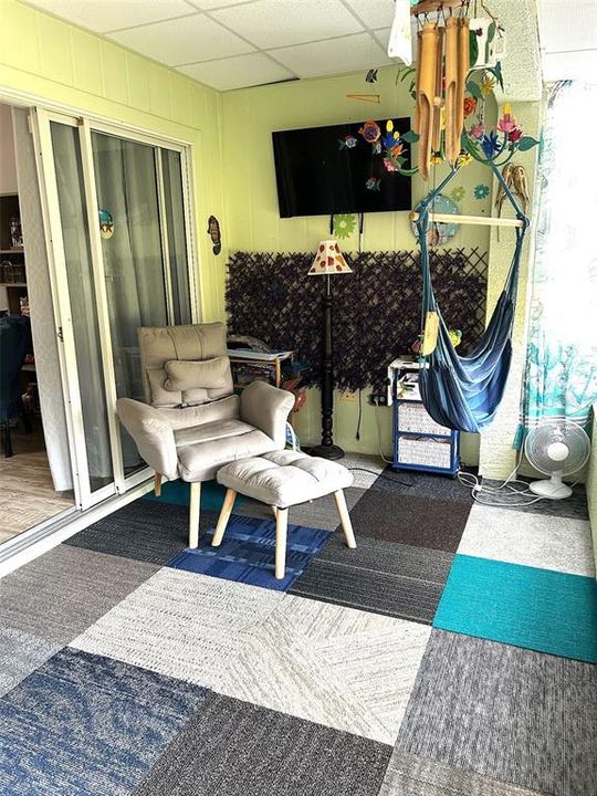 待售: $230,000 (2 贝兹, 2 浴室, 1325 平方英尺)