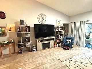 待售: $230,000 (2 贝兹, 2 浴室, 1325 平方英尺)