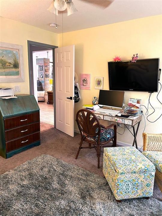 待售: $230,000 (2 贝兹, 2 浴室, 1325 平方英尺)