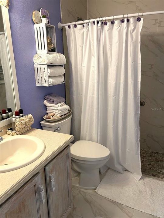 待售: $230,000 (2 贝兹, 2 浴室, 1325 平方英尺)