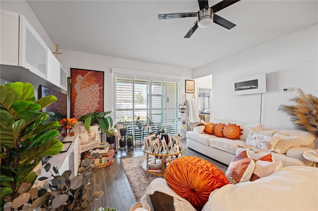 For Sale: $449,900 (4 beds, 2 baths, 2028 Square Feet)