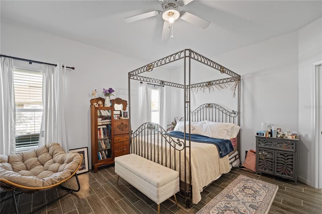 For Sale: $449,900 (4 beds, 2 baths, 2028 Square Feet)