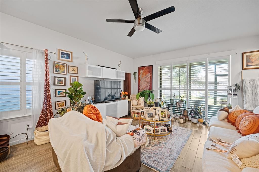 For Sale: $449,900 (4 beds, 2 baths, 2028 Square Feet)