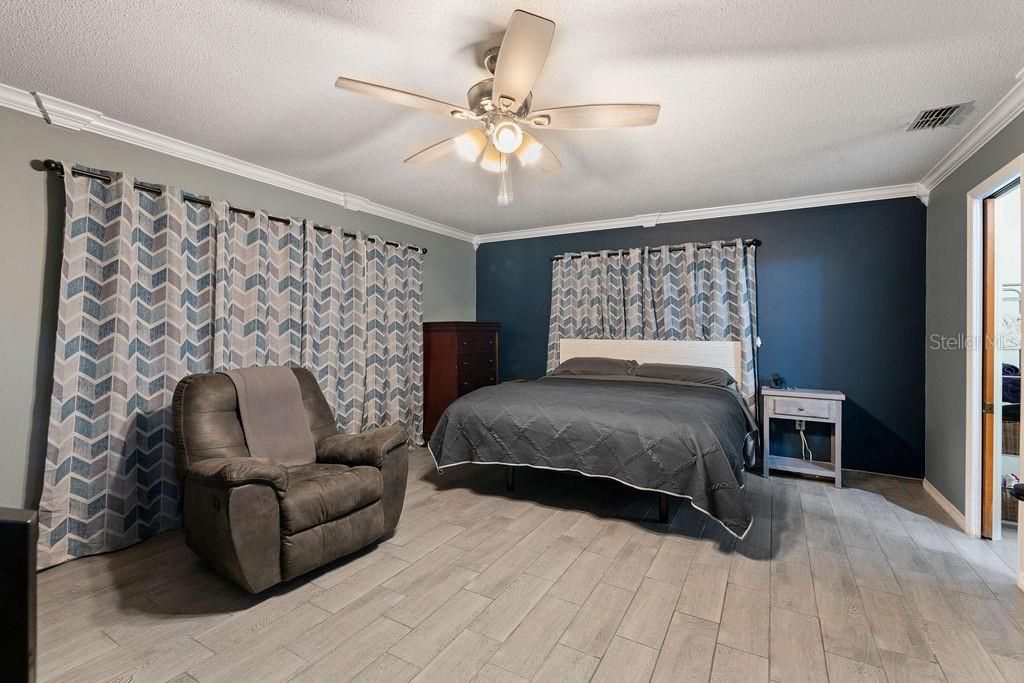 For Sale: $464,900 (3 beds, 2 baths, 2700 Square Feet)