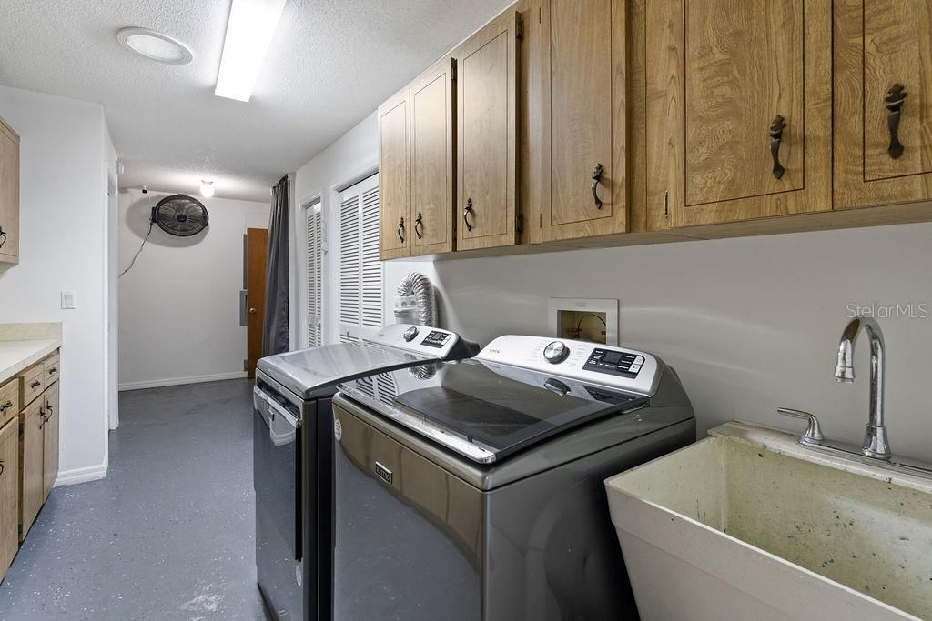 For Sale: $464,900 (3 beds, 2 baths, 2700 Square Feet)