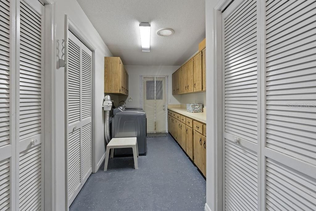 For Sale: $464,900 (3 beds, 2 baths, 2700 Square Feet)