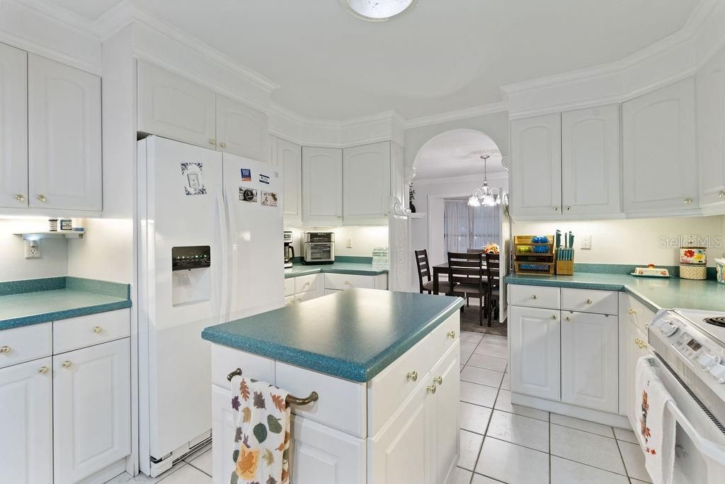 For Sale: $464,900 (3 beds, 2 baths, 2700 Square Feet)