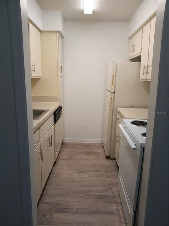 For Sale: $145,000 (2 beds, 1 baths, 828 Square Feet)