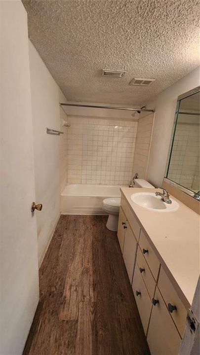 For Sale: $145,000 (2 beds, 1 baths, 828 Square Feet)