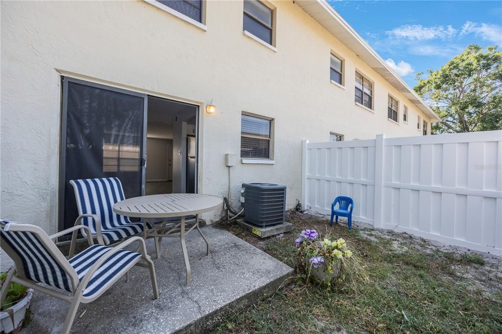 For Rent: $1,995 (2 beds, 1 baths, 1010 Square Feet)