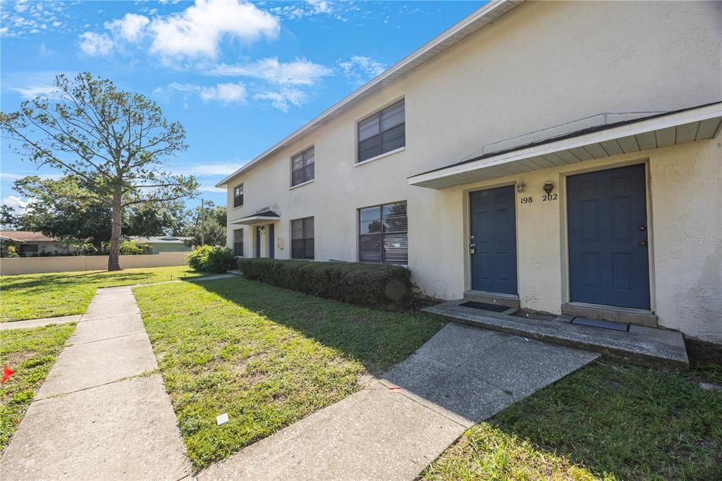 For Rent: $1,995 (2 beds, 1 baths, 1010 Square Feet)