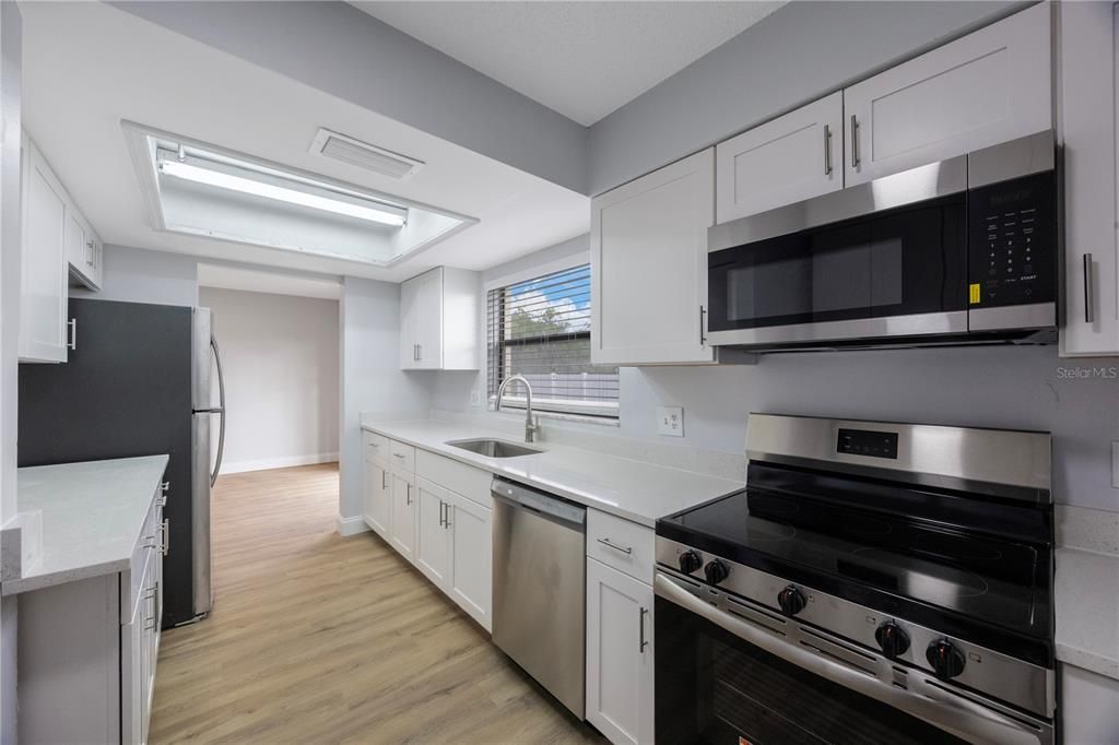 For Rent: $1,995 (2 beds, 1 baths, 1010 Square Feet)