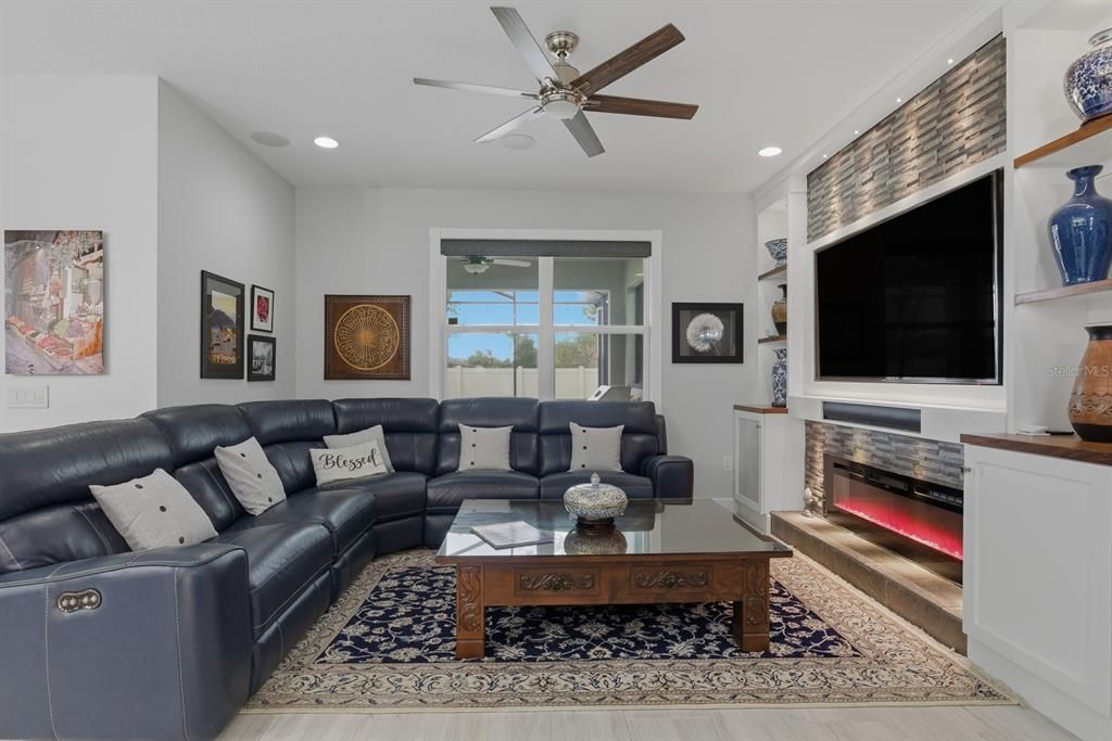 Active With Contract: $379,900 (3 beds, 2 baths, 1826 Square Feet)